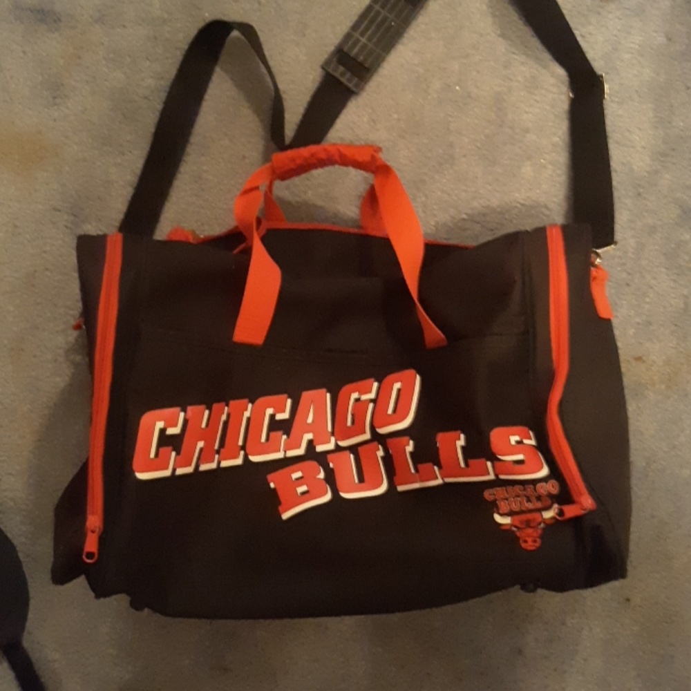 Black and red Chicago Bulls duffel bag